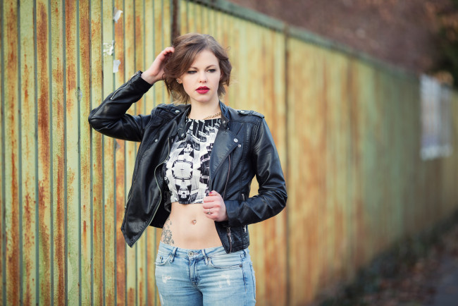 Обои картинки фото девушки, -unsort , брюнетки,  шатенки, взгляд, лицо