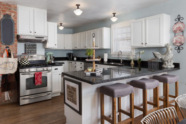 Обои картинки фото интерьер, кухня, мебель, дизайн, стулья, стиль, плита, декор