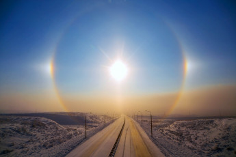 Картинка солнечное+гало природа дороги солнце гало небо дорога трасса облака радуга пейзаж