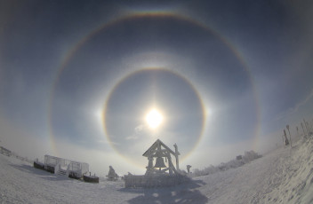 Картинка солнечное+гало природа пейзажи солнце колокол колодец мороз зима холод гало небо облака радуга пейзаж