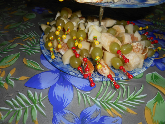 Обои картинки фото еда, фрукты,  ягоды, бананы, виноград