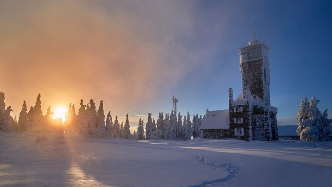 Обои картинки фото природа, восходы, закаты, германия, деревья, seibelseckle, солнце, дом, рассвет, снег, зима, небо