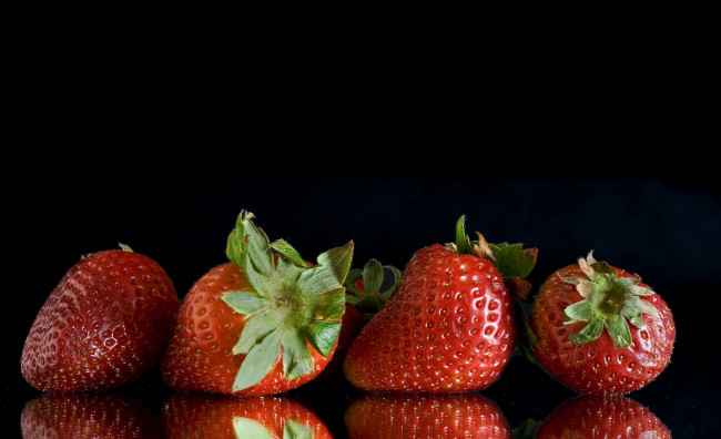 Обои картинки фото еда, клубника,  земляника, снедь