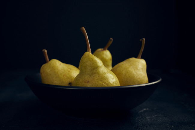Обои картинки фото еда, груши, снедь