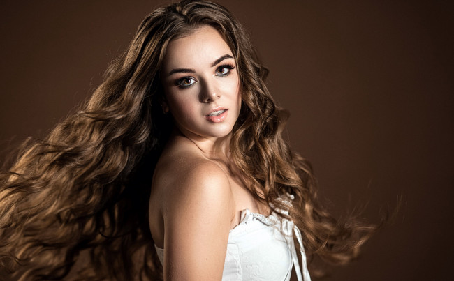 Обои картинки фото девушки, - лица,  портреты, шатенка, локоны