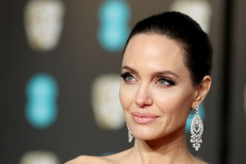 Картинка девушки angelina+jolie актриса лицо серьги