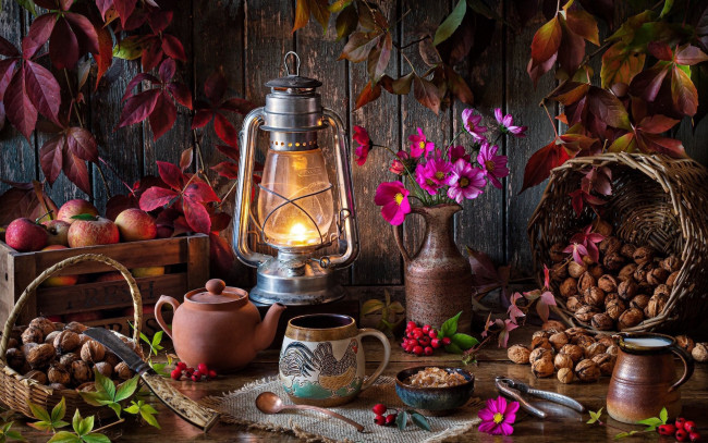 Обои картинки фото еда, натюрморт, лампа, букет, космея, орехи, яблоки, шиповник