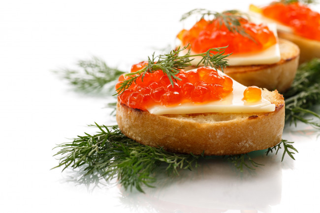 Обои картинки фото еда, икра, бутерброды, красная, деликатес, укроп
