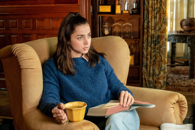 Обои картинки фото knives out , 2019, кино фильмы, knives out, достать, ножи, детектив, комедия, драма, криминал, netflix, ana, de, armas, marta, cabrera