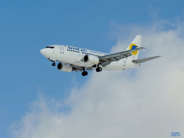 Обои картинки фото аэросвит, 737, авиация, пассажирские, самолёты