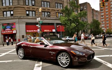 Картинка автомобили выставки уличные фото maserati