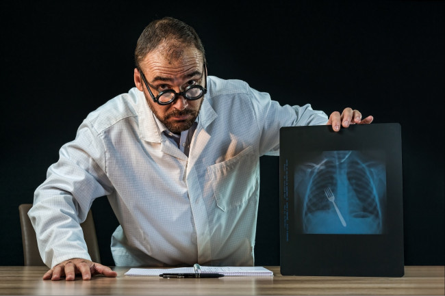 Обои картинки фото юмор и приколы, снимок, врач, вилка