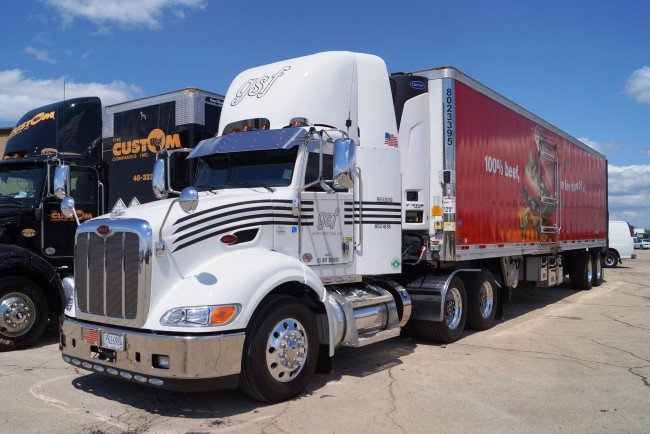 Обои картинки фото peterbilt truck, автомобили, peterbilt, седельные, грузовики, классические, тягачи, сша, company, motors