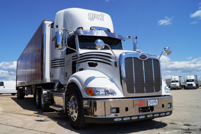 Обои картинки фото peterbilt truck, автомобили, peterbilt, седельные, грузовики, классические, тягачи, сша, company, motors