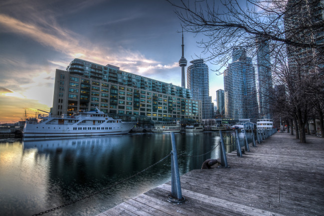 Обои картинки фото toronto harbourfront,  canada, корабли, порты ,  причалы, горд, бухта, причал, яхта