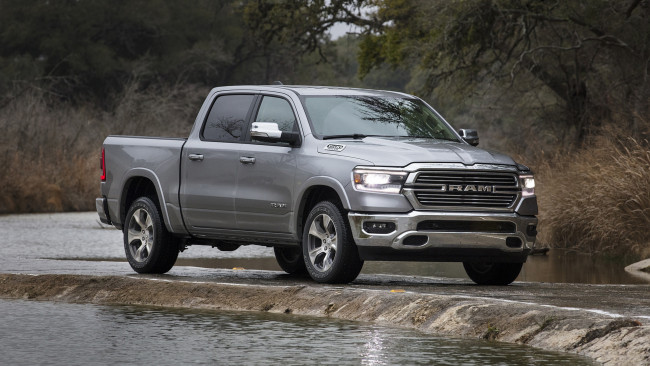 Обои картинки фото dodge ram 1500 laramie 2019, автомобили, ram, laramie, 1500, dodge, металлик, серый, 2019