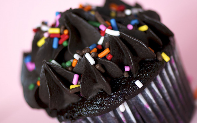 Обои картинки фото еда, пирожные,  кексы,  печенье, капкейк, шоколадный, крем, макро