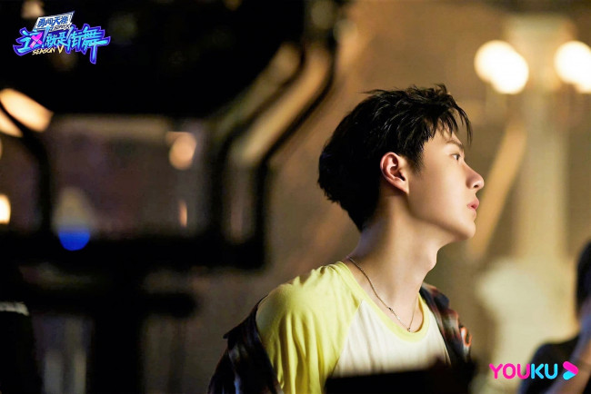 Обои картинки фото мужчины, wang yi bo, актер, футболка, рубашка