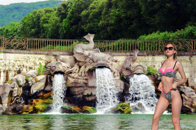 Обои картинки фото девушки, lana lane, фонтаны, бикини, очки