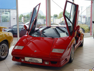 Картинка автомобили выставки уличные фото