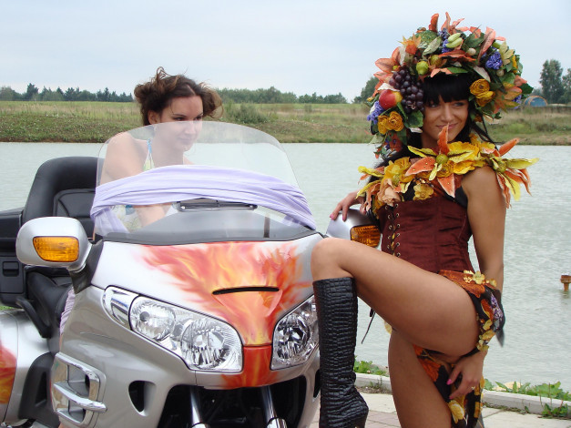 Обои картинки фото мотоциклы, мото, девушкой, девушки, и