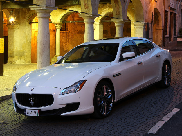 Обои картинки фото автомобили, maserati, светлый, 2013г, quattroporte