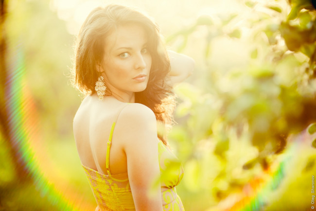 Обои картинки фото девушки, -unsort , брюнетки,  шатенки, настроение, свет