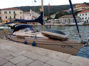 Картинка корабли Яхты причал город