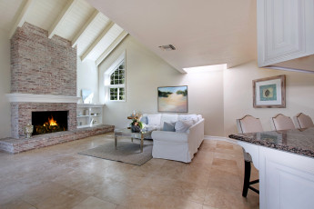 Картинка интерьер гостиная стол камин диван дизайн