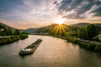 Картинка корабли баржи река восход баржа