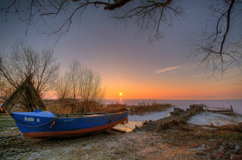 Картинка корабли лодки +шлюпки река берег лодка