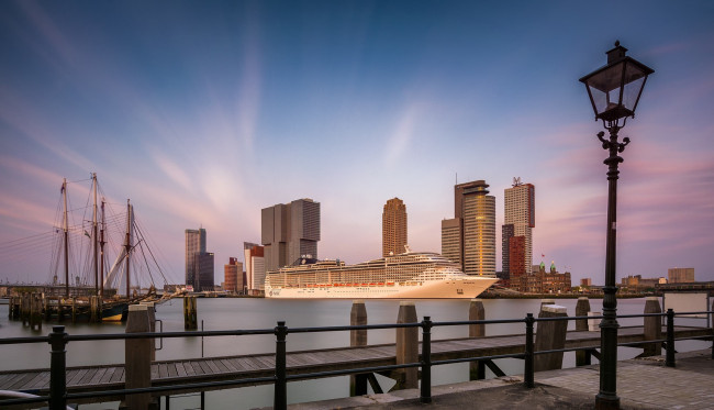 Обои картинки фото корабли, разные вместе, бухта, лайнер, парусник