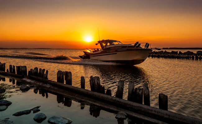 Обои картинки фото корабли, катера, закат, катер