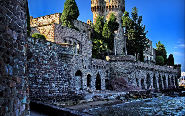 Обои картинки фото города, - дворцы,  замки,  крепости, вода, камни, крепость, франция, деревья, chateau, de, la, napoule, стены, башня