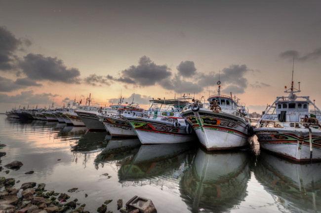 Обои картинки фото корабли, другое, причал, рыболовы