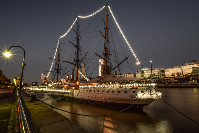 Обои картинки фото la fragata, корабли, парусники, огни, мачты, ночь, причал