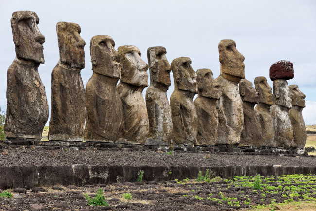 Обои картинки фото moais at ahu tongariki, города, - исторические,  архитектурные памятники, идолы, пасхи, остров