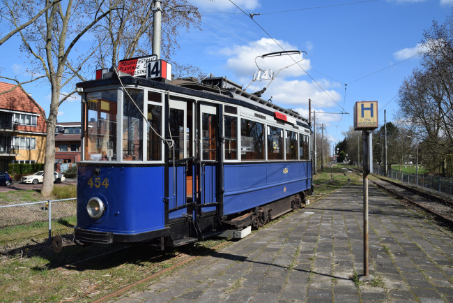 Обои картинки фото техника, трамваи, город, рельсы, трамвай