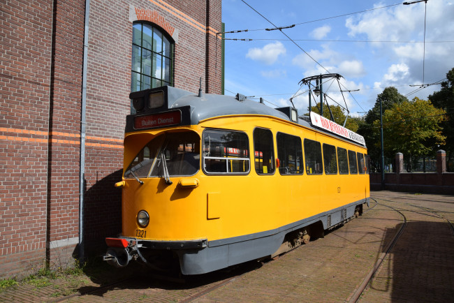 Обои картинки фото техника, трамваи, рельсы, город, трамвай