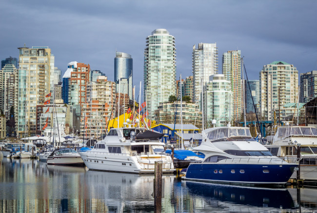 Обои картинки фото granville island marina, корабли, порты ,  причалы, город, порт, яхты