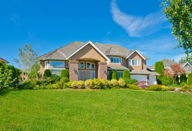 Обои картинки фото города, - здания,  дома, кусты, газон, особняк, дом, деревья