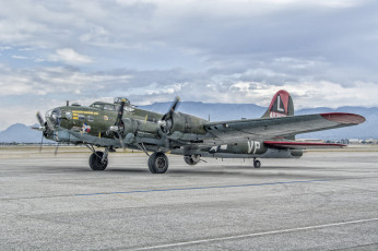 Картинка b-17g+“texas+raiders” авиация боевые+самолёты бомбардировщик