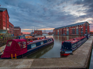 Картинка корабли баржи река горд