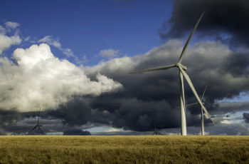 Картинка разное мельницы ветряки облака