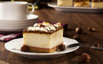 Картинка еда пирожные +кексы +печенье фундук пирожное орехи