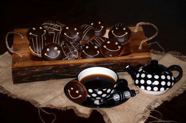 Обои картинки фото еда, пирожные,  кексы,  печенье, кофе, печенье, шоколадное