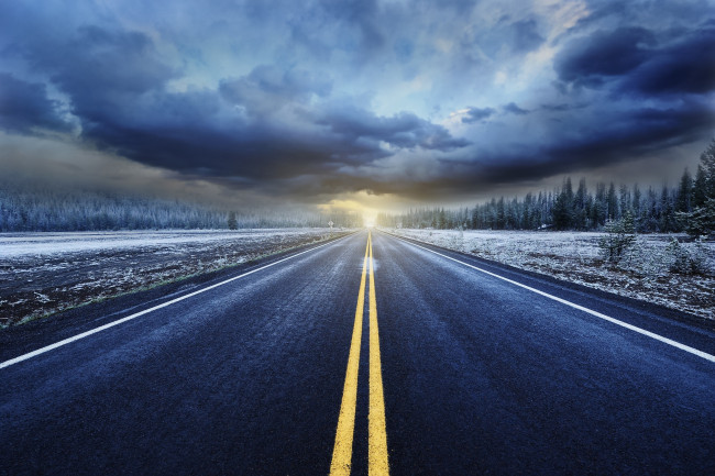 Обои картинки фото природа, дороги, лес, небо, дорога, облака, свет