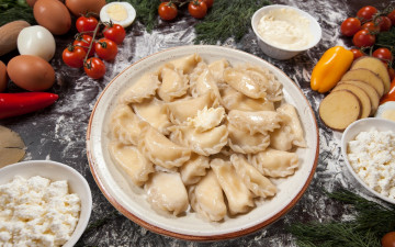 Картинка еда пельмени +манты +вареники мука яйца томаты творог вареники натюрморт помидоры