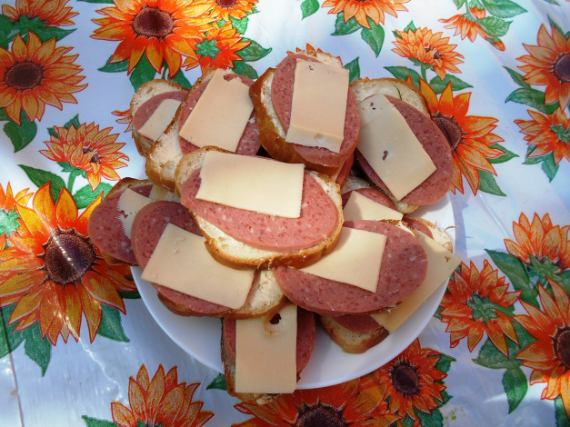 Обои картинки фото еда, бутерброды,  гамбургеры,  канапе, сыр, хлеб, колбаса