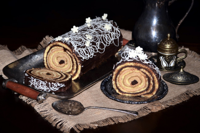 Обои картинки фото еда, пирожные,  кексы,  печенье, десерт, лакомство, рулет, бисквит